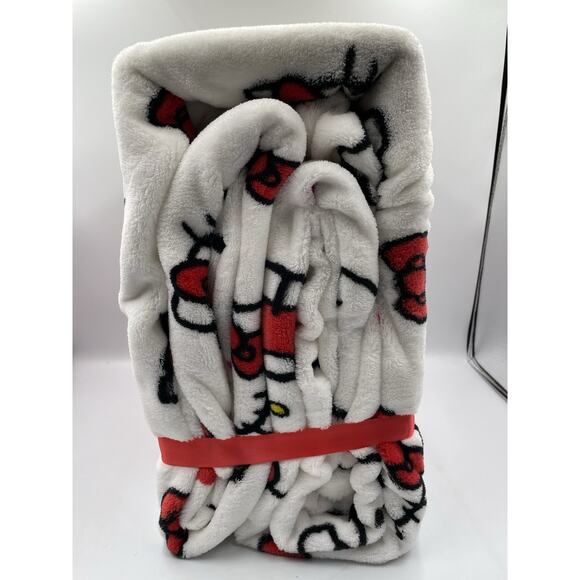 NEW Hello Kitty Queen Blanket 90x90 Hearts & Bows - Fast Shipping! - Picture 5 of 6